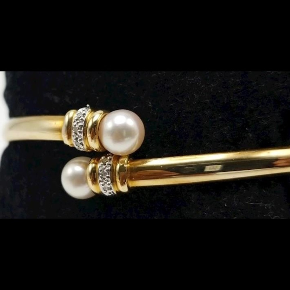 10K Yellow Gold Diamond & Cultured Pearl Hollow Bangle Bracelet